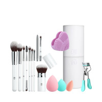 ilū Beauty Influence – 13-częściowy zestaw pędzli do makijażu z kompletem gąbek, tubą, czyścikiem i zalotką