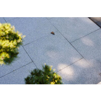 Płytki granitowe tarasowe płomieniowane szare G703 New Bianco Cristal (60x60x1)