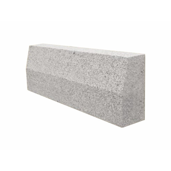 Krawężnik granitowy cięty płomieniowany jasnoszary STRZEGOM (15x22x80-120) skos 3/12