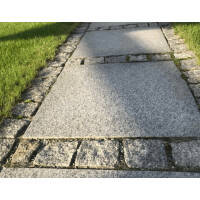 Płyta granitowa chodnikowa płomieniowana jasnoszara STRZEGOM (60x60x8)