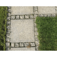 Płyta granitowa chodnikowa płomieniowana jasnoszara STRZEGOM (60x60x10)