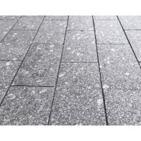 Kostka granitowa cięta płomieniowana ciemnoszara KOŚMIN (20x10x8)