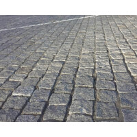 Kostka granitowa łupana jasnoszara STRZEGOM 15/17 (16x16x16)