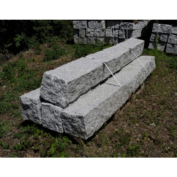 Słup granitowy łupany jasnoszary STRZEGOM (25x25x200)