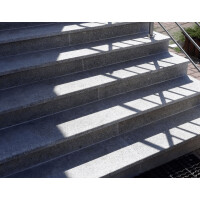 Podstopnica granitowa okładzinowa płomieniowana szara G703 New Bianco Cristal (150x15x2)