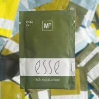 ESSE RICH MOISTURISER MINI WERSJA Odżywczy, nawilżający krem dla skóry suchej (1 ml)